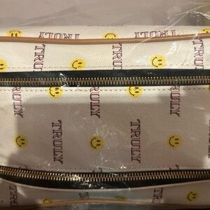 Truly Beauty Los Angeles Smiley Face Logo White Cosmetic Makeup‎ Travel Bag NEW